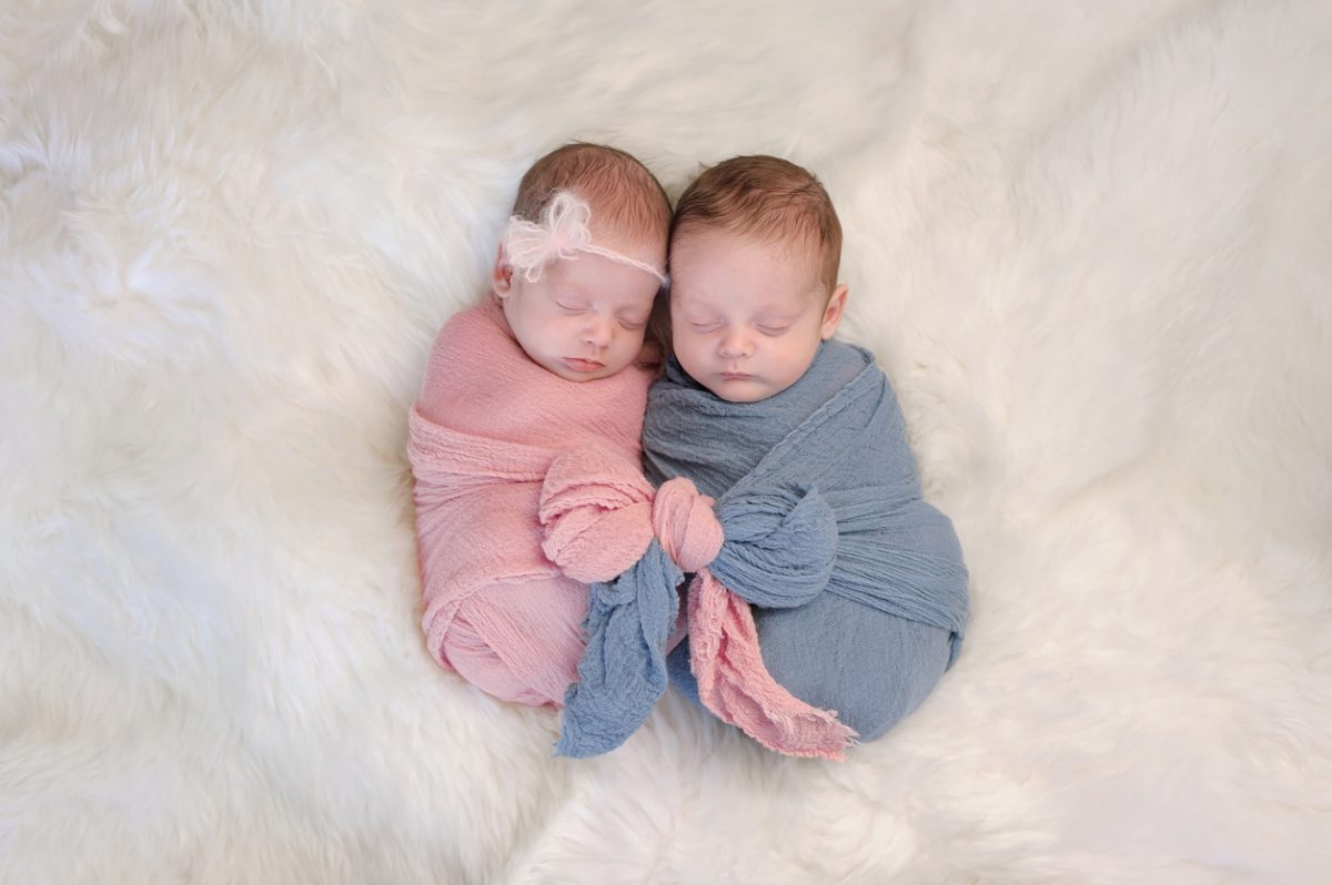 3 cadeaux de naissance pour faire plaisir à des parents de jumeaux